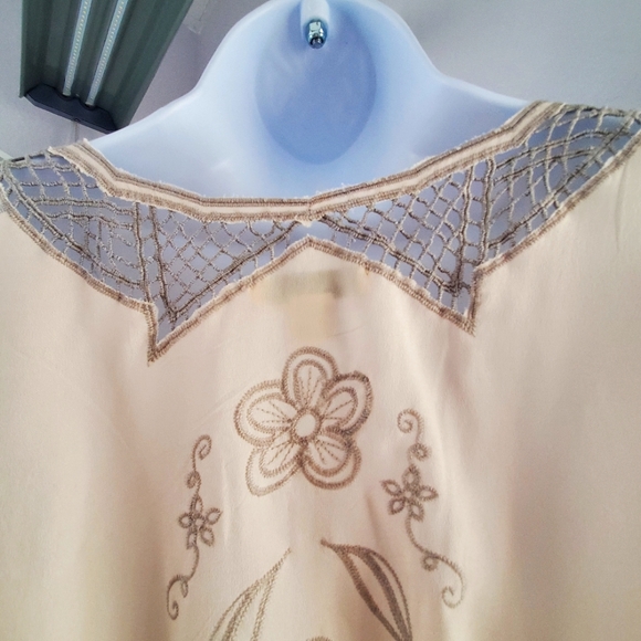 FILIPINO STYLE EMBROIDERED BLOUSE - Picture 15 of 15